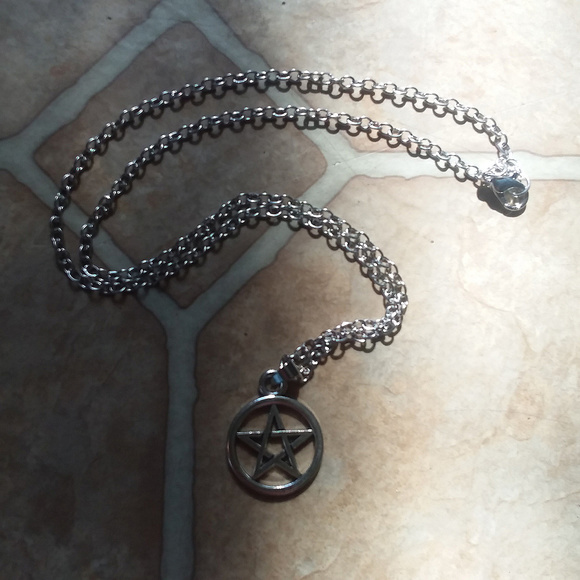 Pentagram Pendant Necklace Tibetan Silver - Picture 2 of 3